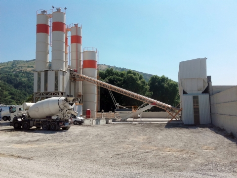 Kuzey Yakt Beton n. Nak. Maden. Gda Kmr th. Ve hracat Ltd. ti.'nin Sahibi Olduu 120 m/saat Ya Sistem Sabit Hazr Beton Santrali lkadm / Samsun antiyesinde retime Balamtr.